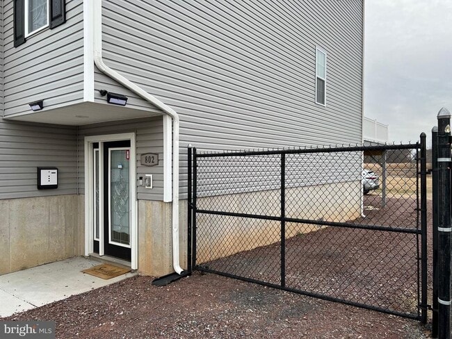 Building Photo - 802 Sixth Ave