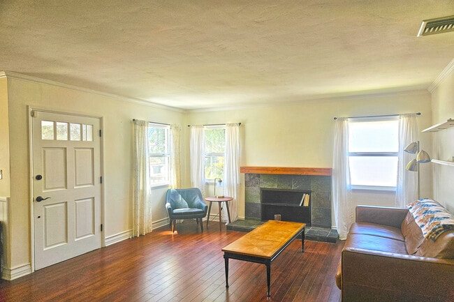 436 N Cordova St