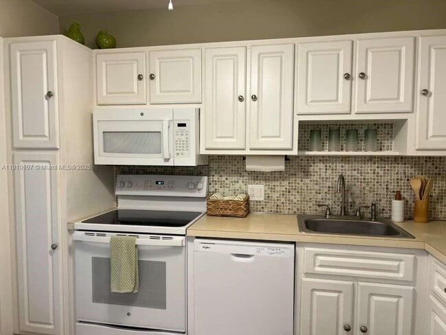 Photo - 2950 N Palm Aire Dr Unit 105