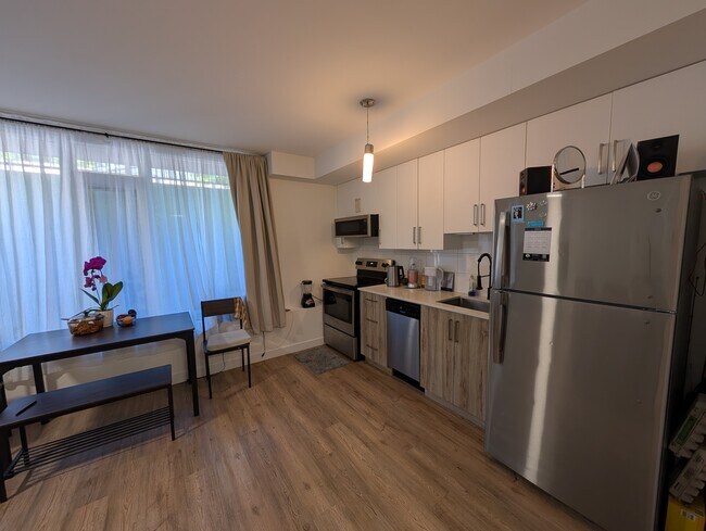 Photo - Modern 2 Bedroom Apartment off Beechwood Unité 002