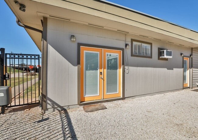 Photo - 2215 Cleburne St