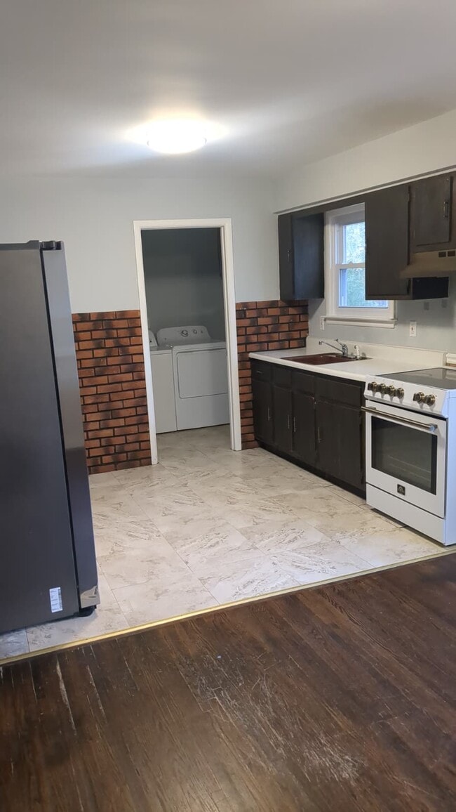 Building Photo - 1441 Broadway Blvd