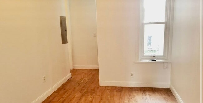 Photo - 1332 N 59th St Unidad 2