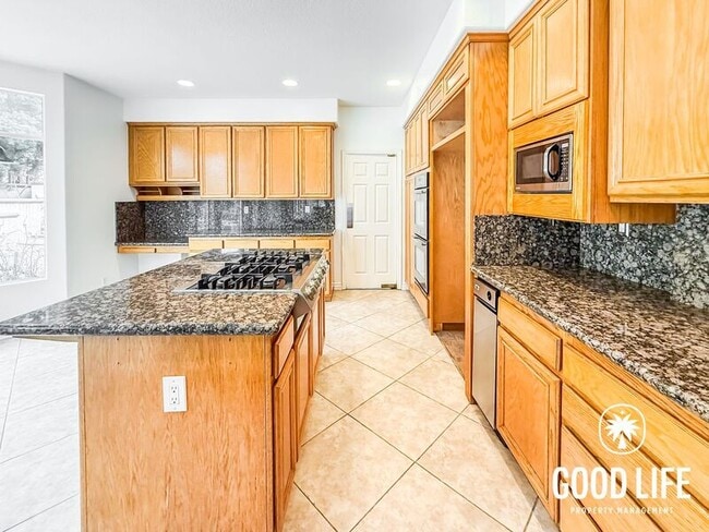 709 S Hidden Creek Cir