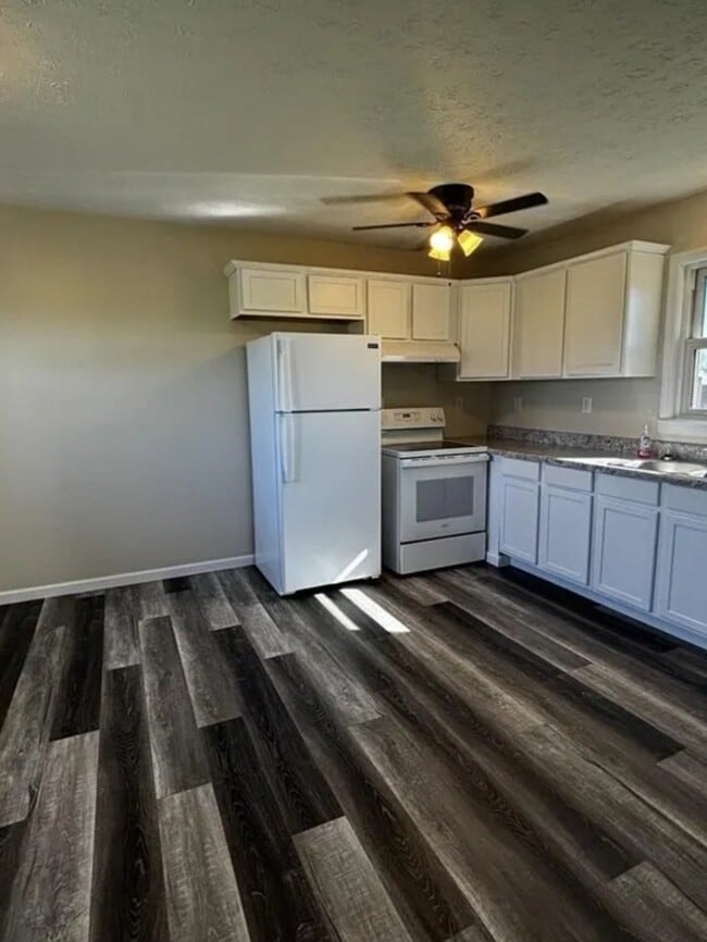Photo - 1510 Rhodelia Rd