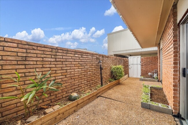 Building Photo - 3258 W Main St