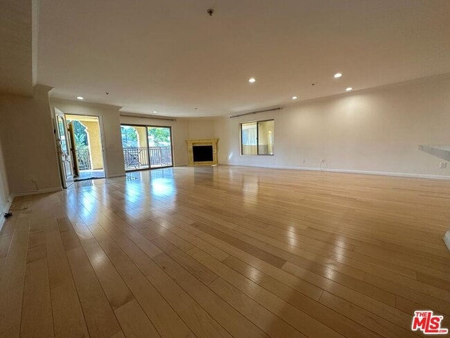 Photo - 2435 Florencita Dr W Unit 203