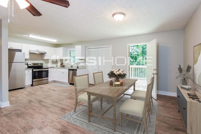 Photo - 982 Millwood Dr SW