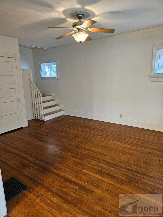 Photo - 637 Creighton Ave