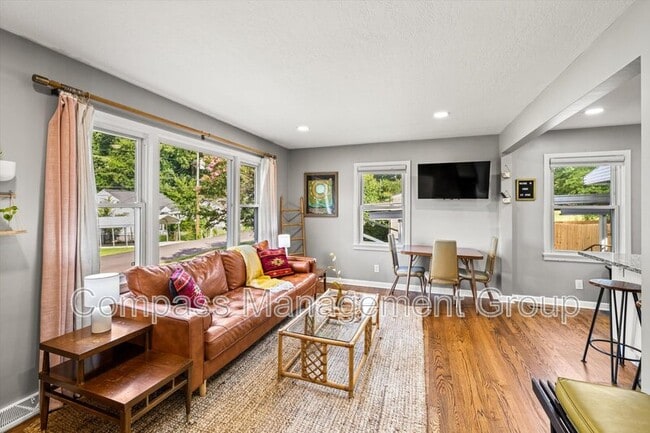 Photo - 917 Hall St