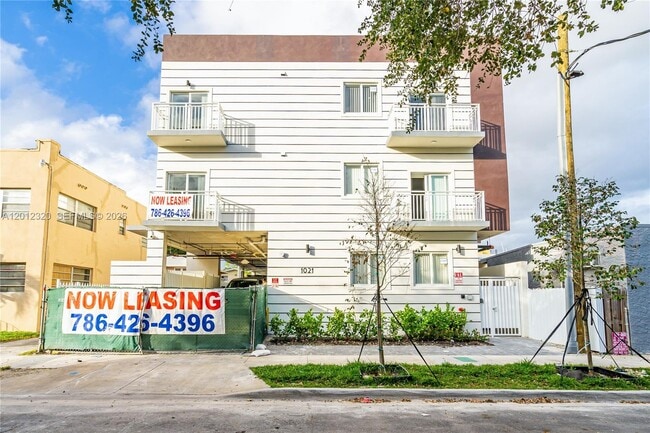 Building Photo - 1021 NW 1st St Unit 206
