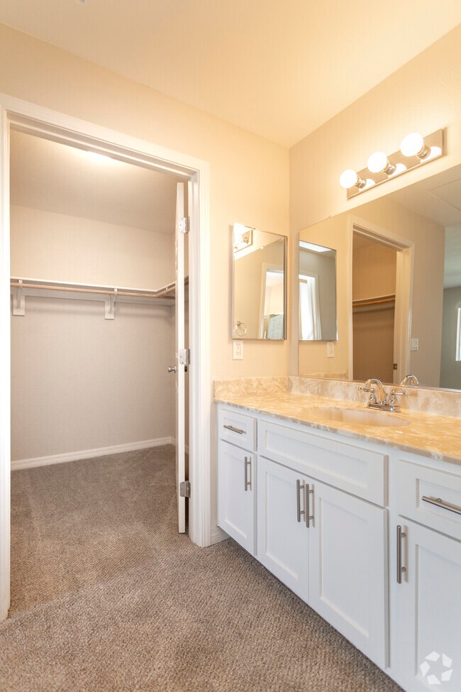 2 BR, 1 BA - 889 SF
