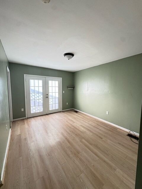 Photo - 15 Wales Ave