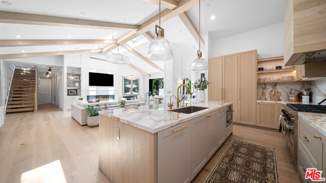 1914 Laurel Canyon Rd
