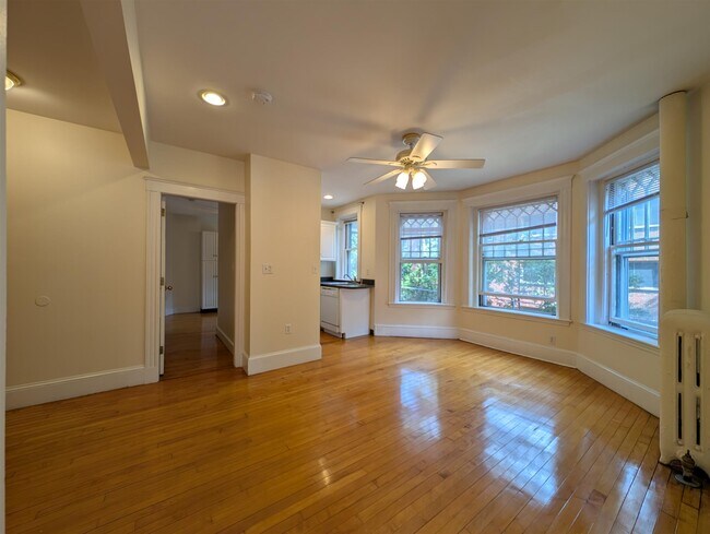 Building Photo - 335A Harvard St Rental