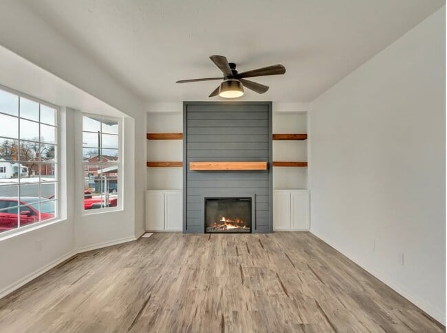 241 E Utah Ave Unit Upstairs