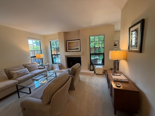 Photo - 6484 Heather St