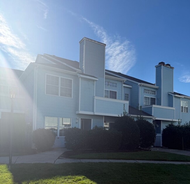 Building Photo - Move in Ready 2 Bedroom, 1 Bathroom First ...