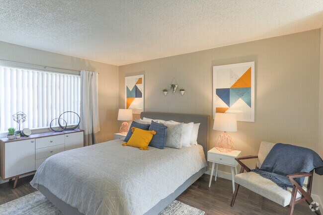 1BR, 1BA - 550 SF