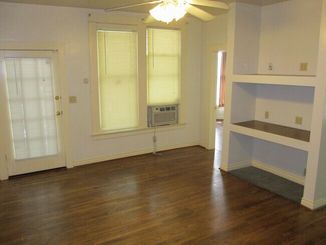 Photo - 417-421 Normal Ave Unidad 417 Normal Ave