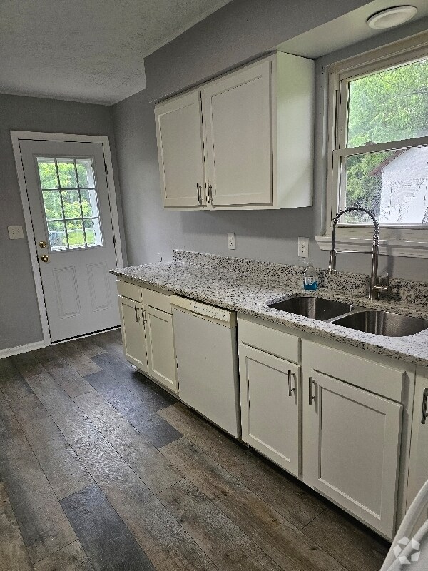 Building Photo - 321 Longview Dr Rental
