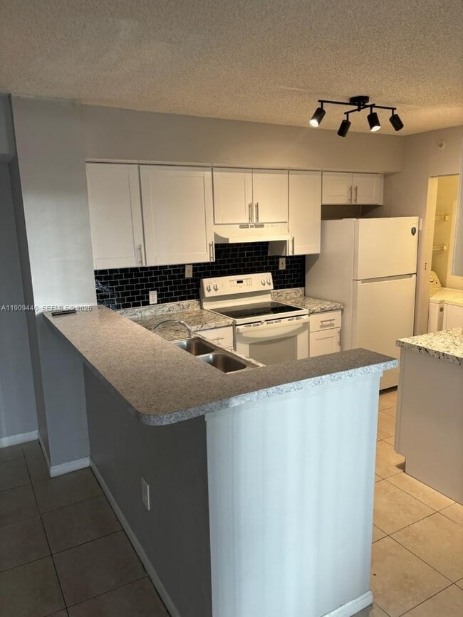 Building Photo - 7872 Sonoma Springs Cir Unit 105