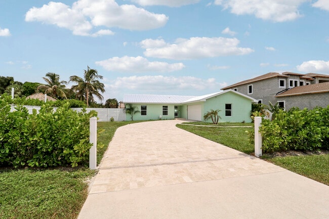 Photo - 2443 E Edgewater Dr