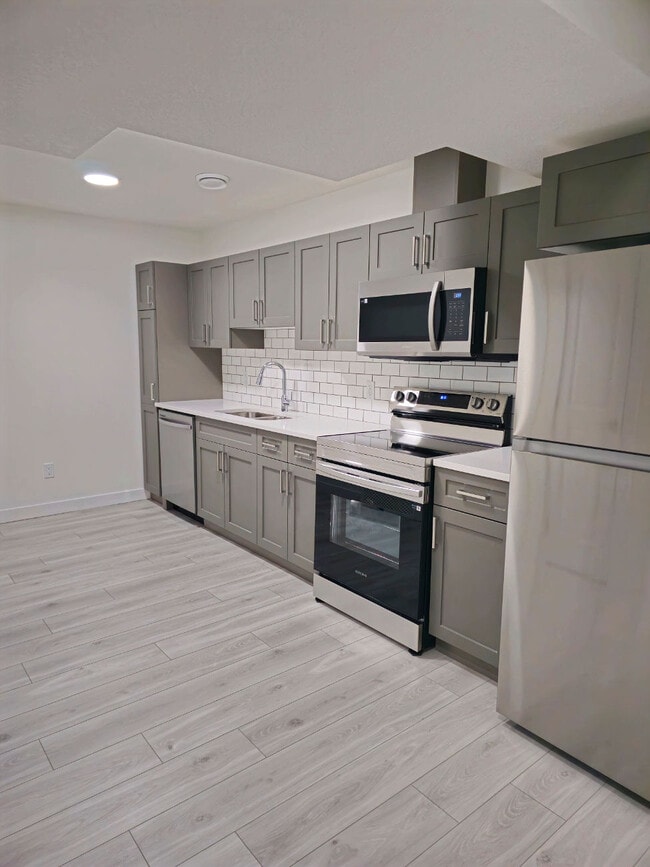 Building Photo - 65 Fenwyck Blvd