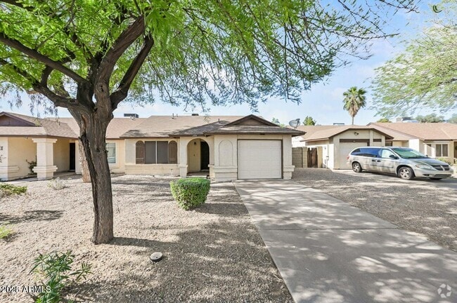 Building Photo - 2906 E Impala Ave Rental