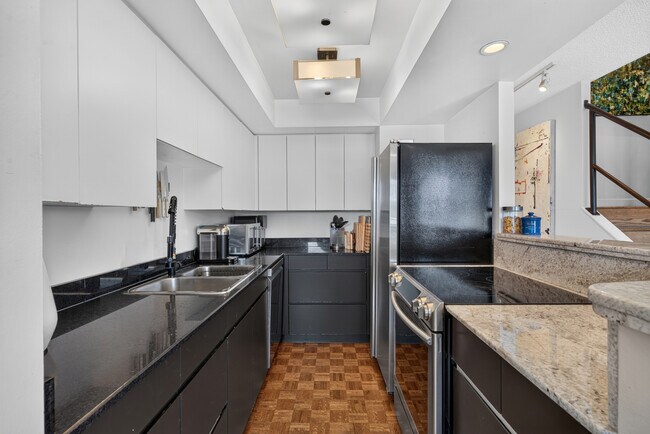 1208-714 14 Ave SW
