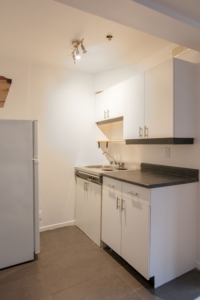 Photo - 25 Av des Pins O Unit 330