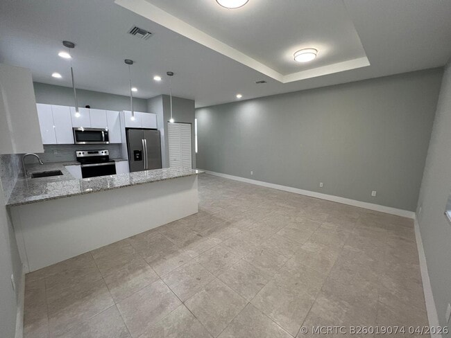 Photo - 227 N E St