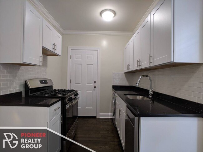 Photo - 3817 N Greenview Ave Unit 1W
