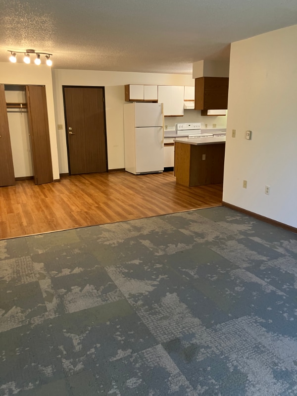 Building Photo - 803 Roundhouse Addn