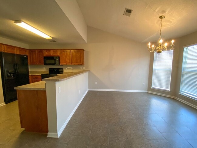 Photo - 3 bed, 2 bath house with fresh paint, appliances in Southaven