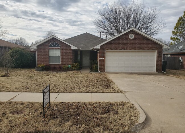 (3) Bed/(2) Bath in SE Norman! Fresh Paint... - (3) Bed/(2) Bath in SE Norman! Fresh Paint... Casa