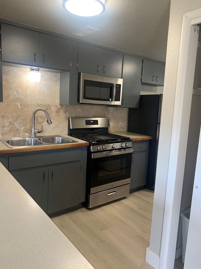 Photo - 3 bedroom, 1 bath- Duplex Unit 2419