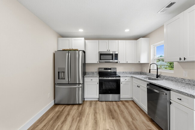 701 N F St Unit B