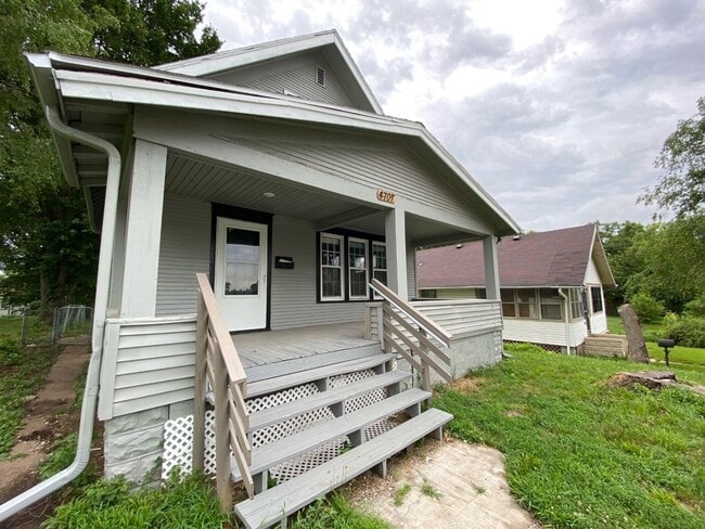 Photo - Fully Remodeled 2 Bed 1 Bath!!