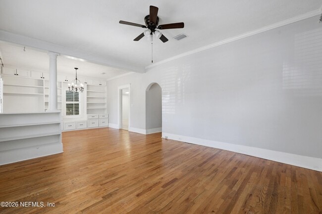 Photo - 3649 Walsh St