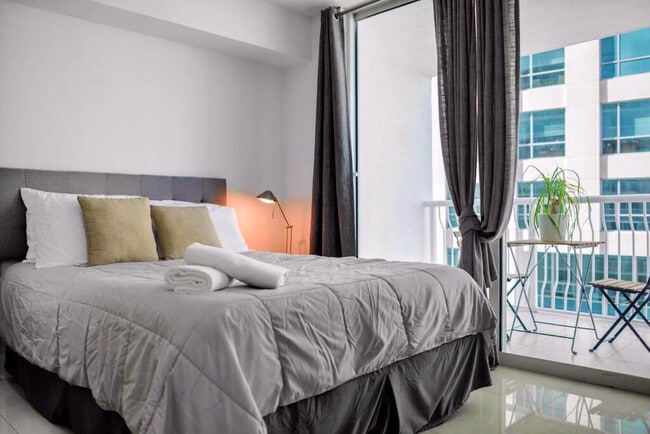 Photo - 1 SE 12th St Unit FL21-ID1022205P