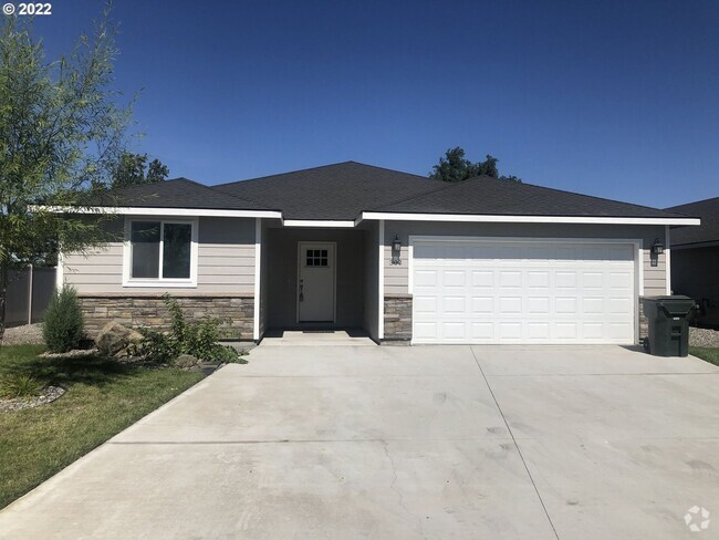 Building Photo - Golf Course living Rental