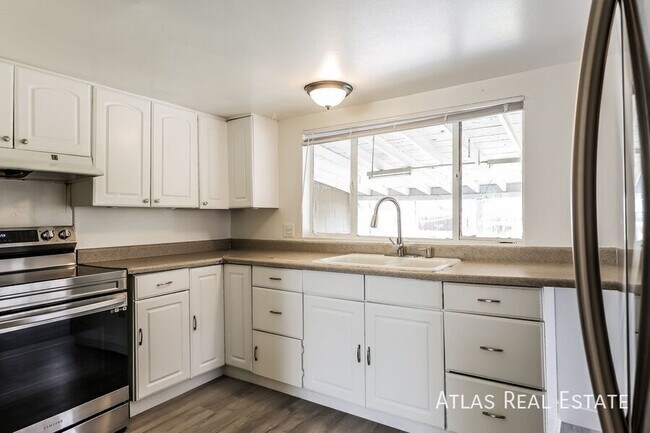 Photo - 628 S Stuart St