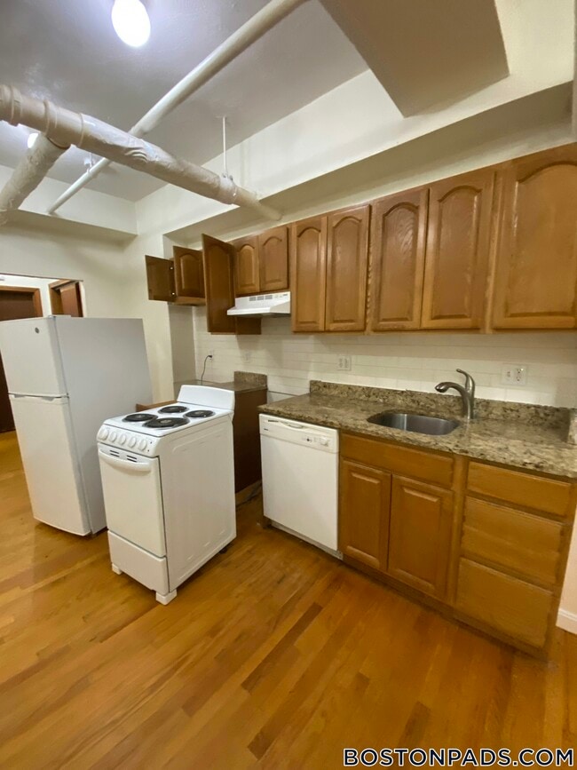 Building Photo - 115 St Stephen St Rental