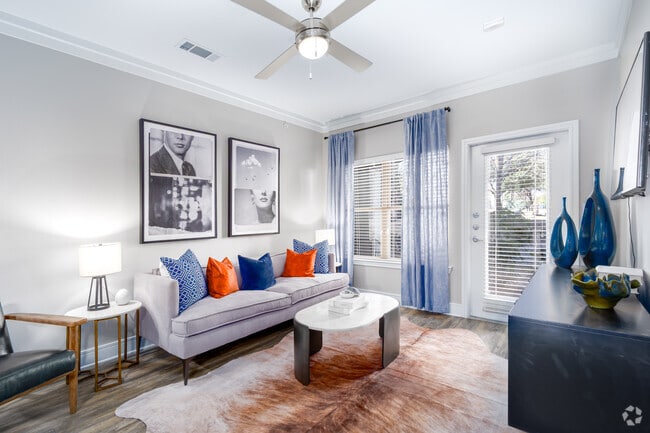 2BR, 2BA - 1,097SF - Living Room
