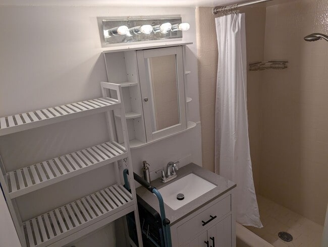 Photo - Ainahau Gardens - Fully Furnished Studio