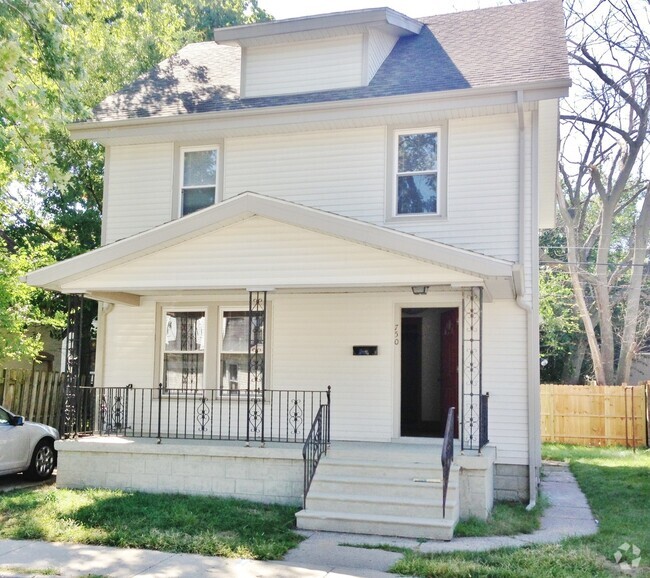 Building Photo - 3 Bedroom, 1.5 Bath Single Family Home Ava...