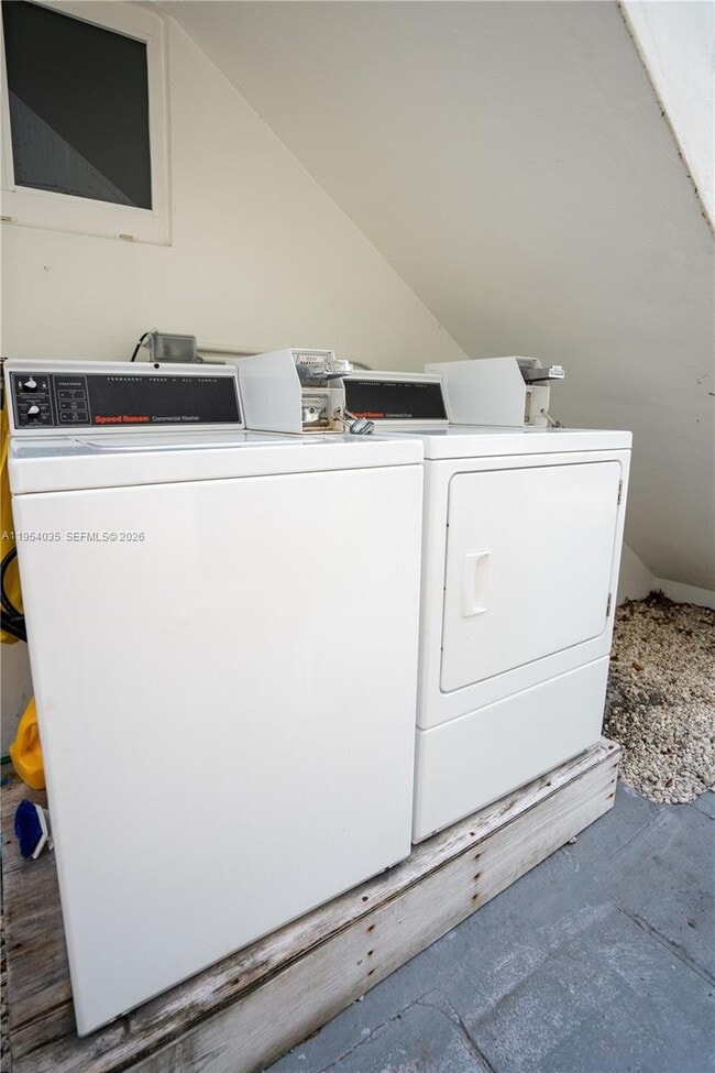 Photo - 8340 Byron Ave Unidad 12