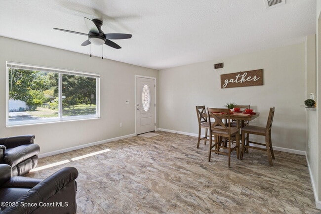 Photo - 919 Quail St SE