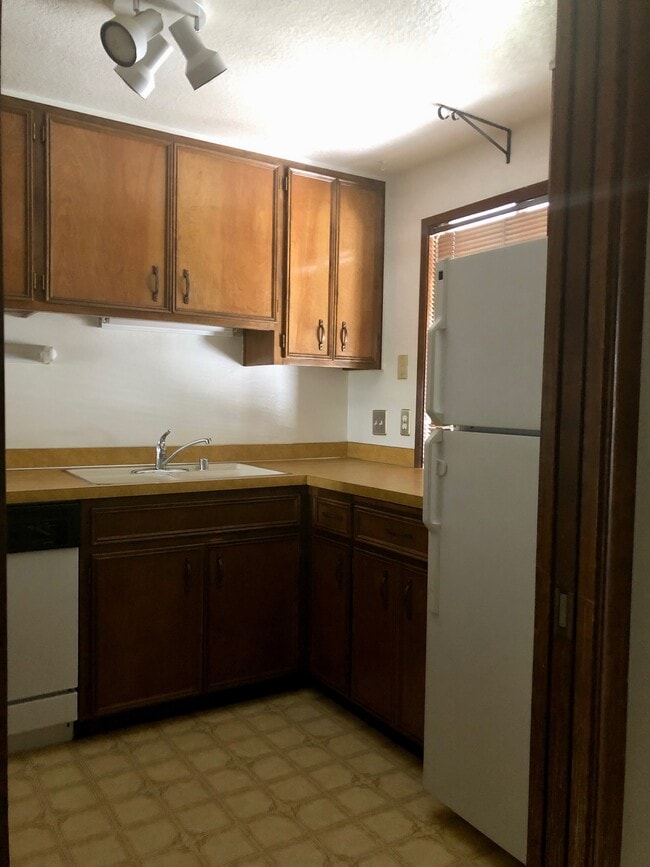 2663 Woodstone Pl Condo Unit 2663 Woodstone Place Condo for Rent in Eugene, OR